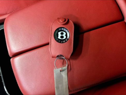 Used 2022 Bentley Bentayga AWD/4WD image 21