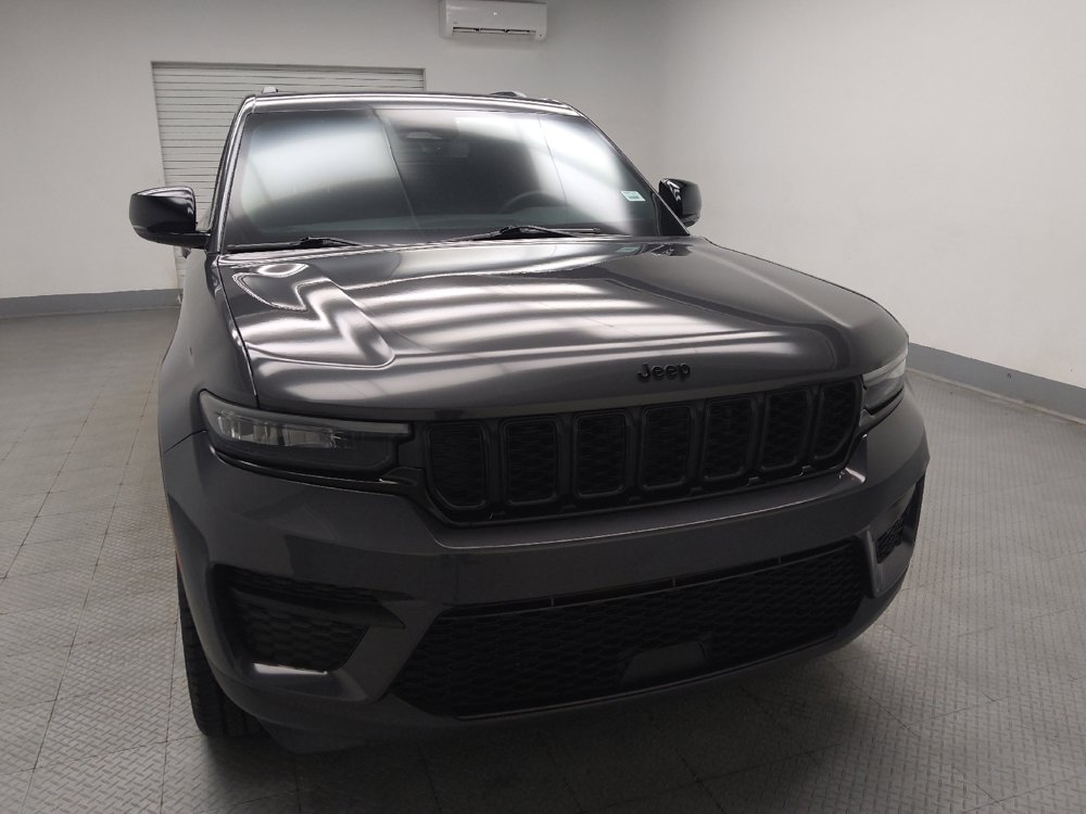 Used 2023 Jeep Grand Cherokee Altitude AWD/4WD image 14