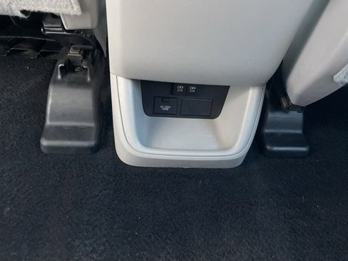 Used 2019 Toyota Highlander XLE image 14