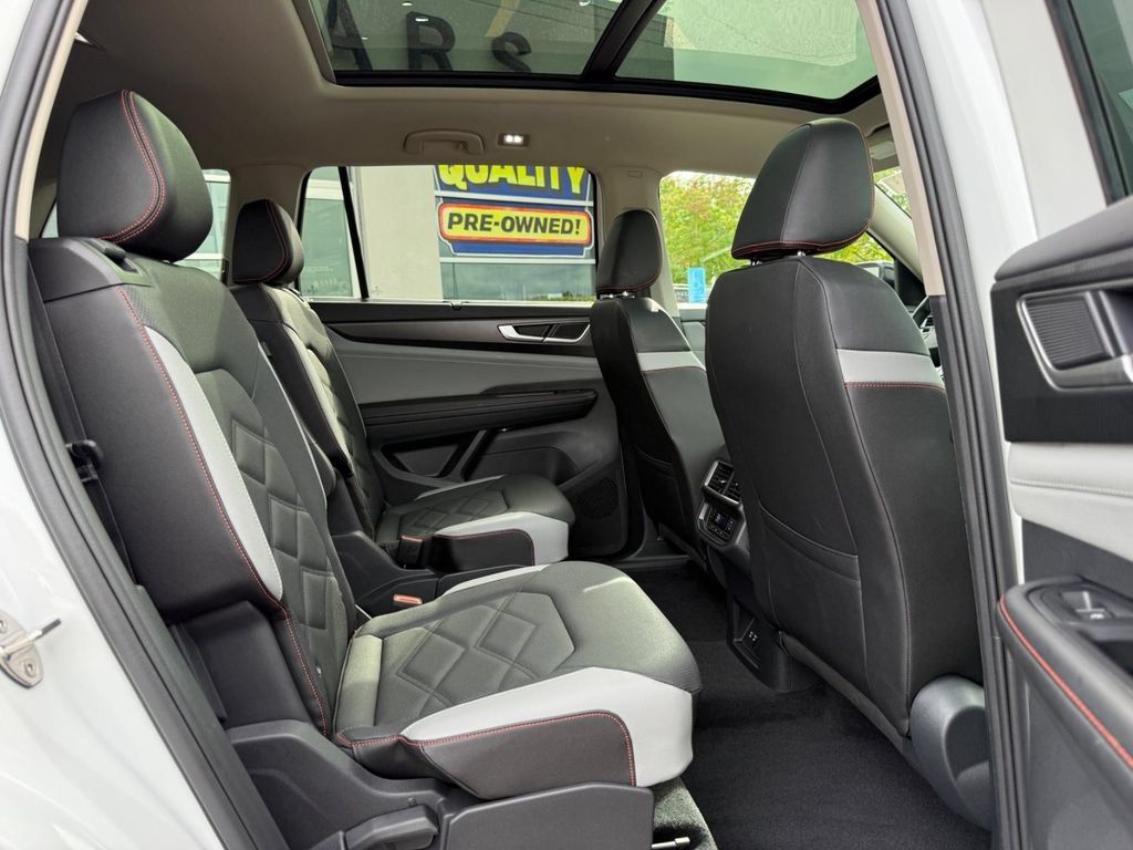 Certified 2026 Volkswagen Atlas Peak Edition AWD/4WD image 11