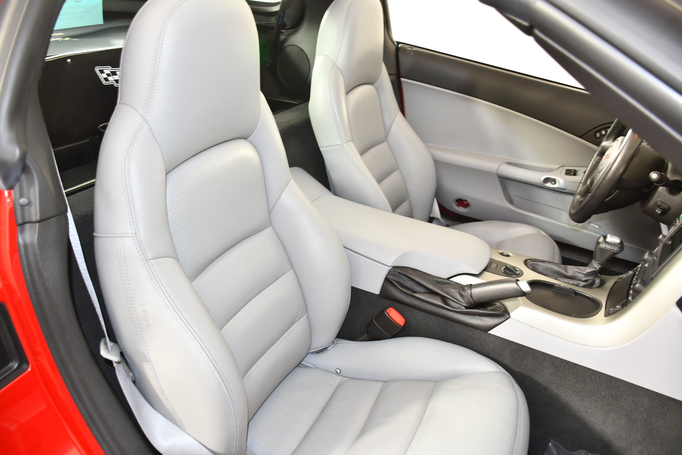 Used 2005 Chevrolet Corvette Coupe w/ Preferred Equipment Group RWD image 44