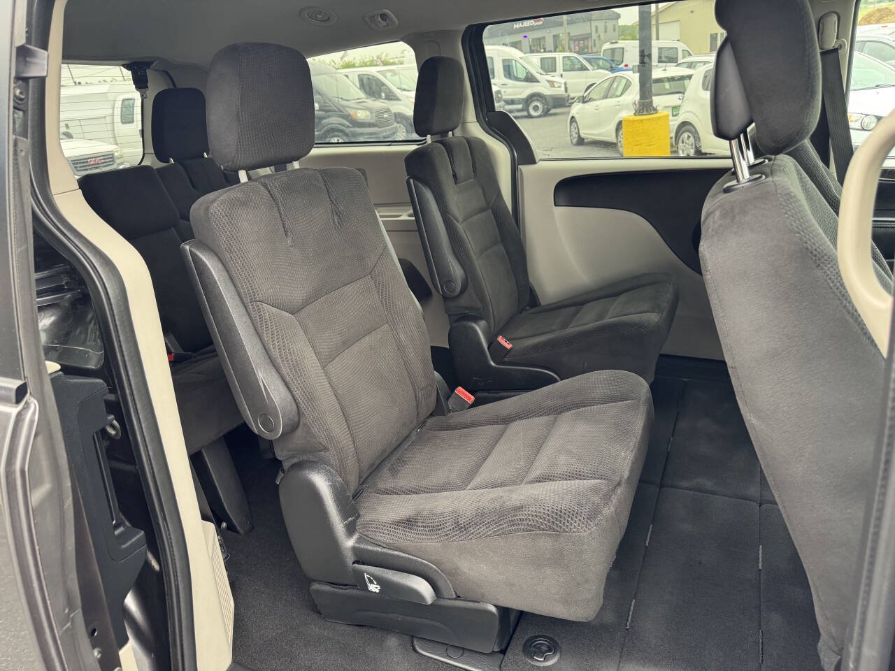 Used 2017 Dodge Grand Caravan SE FWD image 12