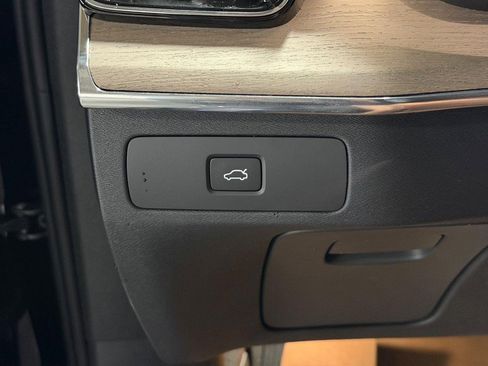 New 2026 Volvo XC90 B5 Plus w/ Protection Package image 12