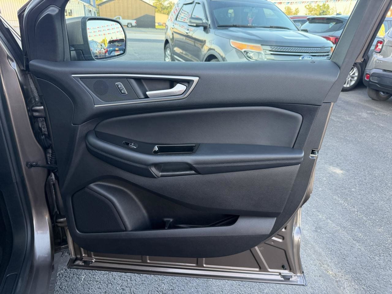 Used 2019 Ford Edge SEL w/ Cold Weather Package AWD/4WD image 21
