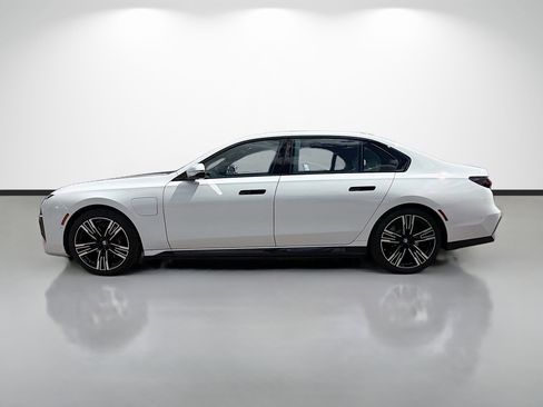 Used 2025 BMW 750e xDrive w/ Executive Package image 6