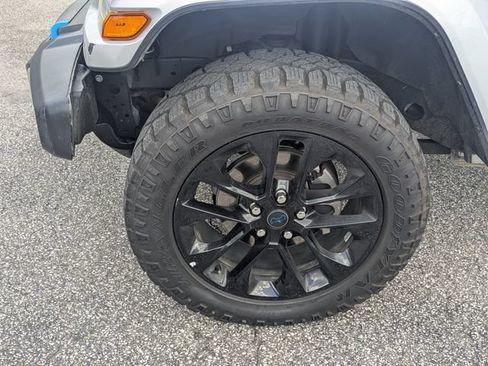 Used 2024 Jeep Wrangler Unlimited Sahara AWD/4WD image 11