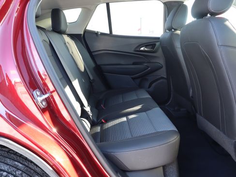 Used 2025 Chevrolet Trax LT w/ LT Convenience Package image 12