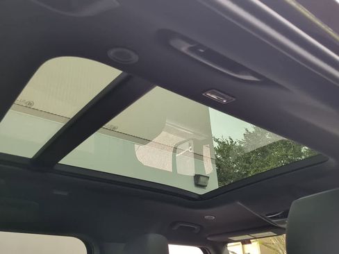 Used 2025 Land Rover Defender 110 S image 22