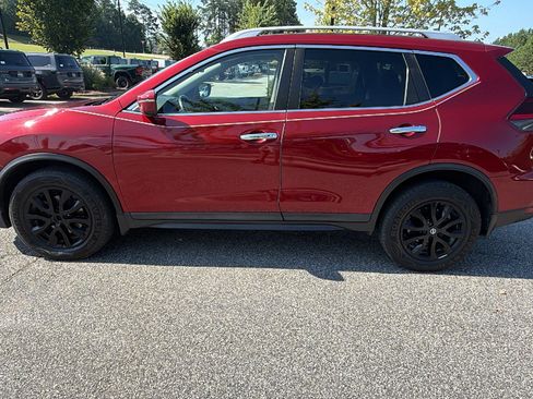 Used 2019 Nissan Rogue SV AWD/4WD image 11