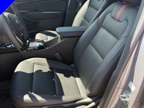 Used 2024 Chevrolet Trax RS w/ Sunroof Package FWD image 12