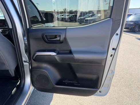 Used 2023 Toyota Tacoma SR5 AWD/4WD image 32
