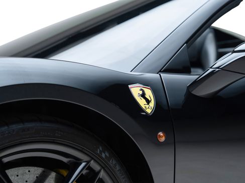 Used 2018 Ferrari 488 Spider RWD image 17