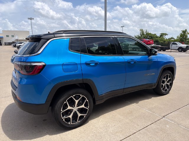 Used 2024 Jeep Compass Limited AWD/4WD image 5