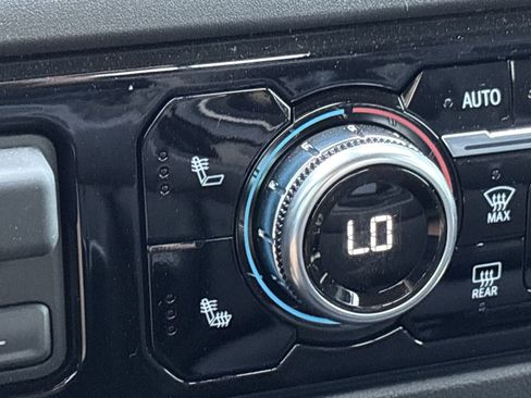 New 2025 GMC Sierra 1500 SLE w/ Preferred Package image 12