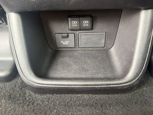 Used 2019 Toyota Highlander Limited FWD image 27