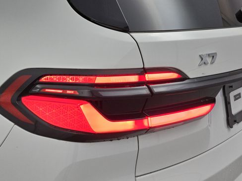 Used 2025 BMW X7 M60i w/ Executive Package image 36