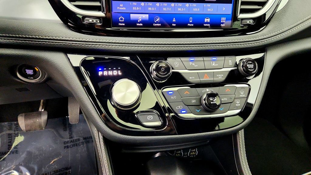 Used 2025 Chrysler Pacifica Limited FWD image 19