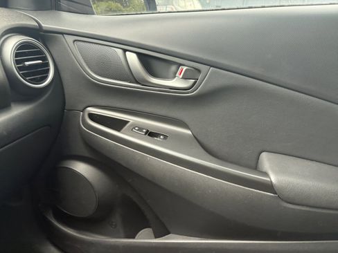 Used 2021 Hyundai Kona Limited FWD image 35
