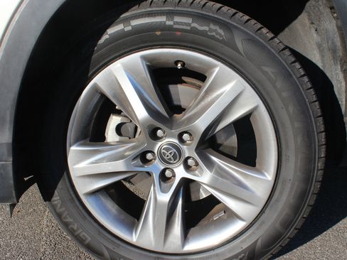 Used 2016 Toyota Highlander Limited image 19