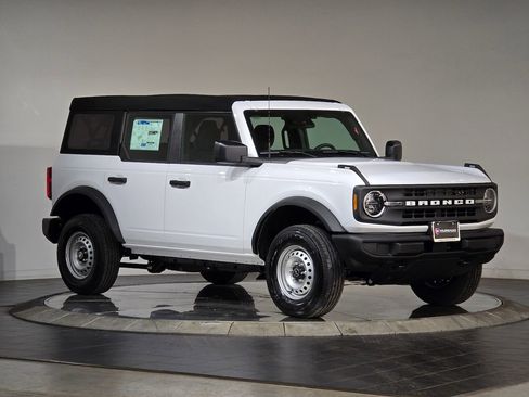 New 2025 Ford Bronco 4-Door image 2