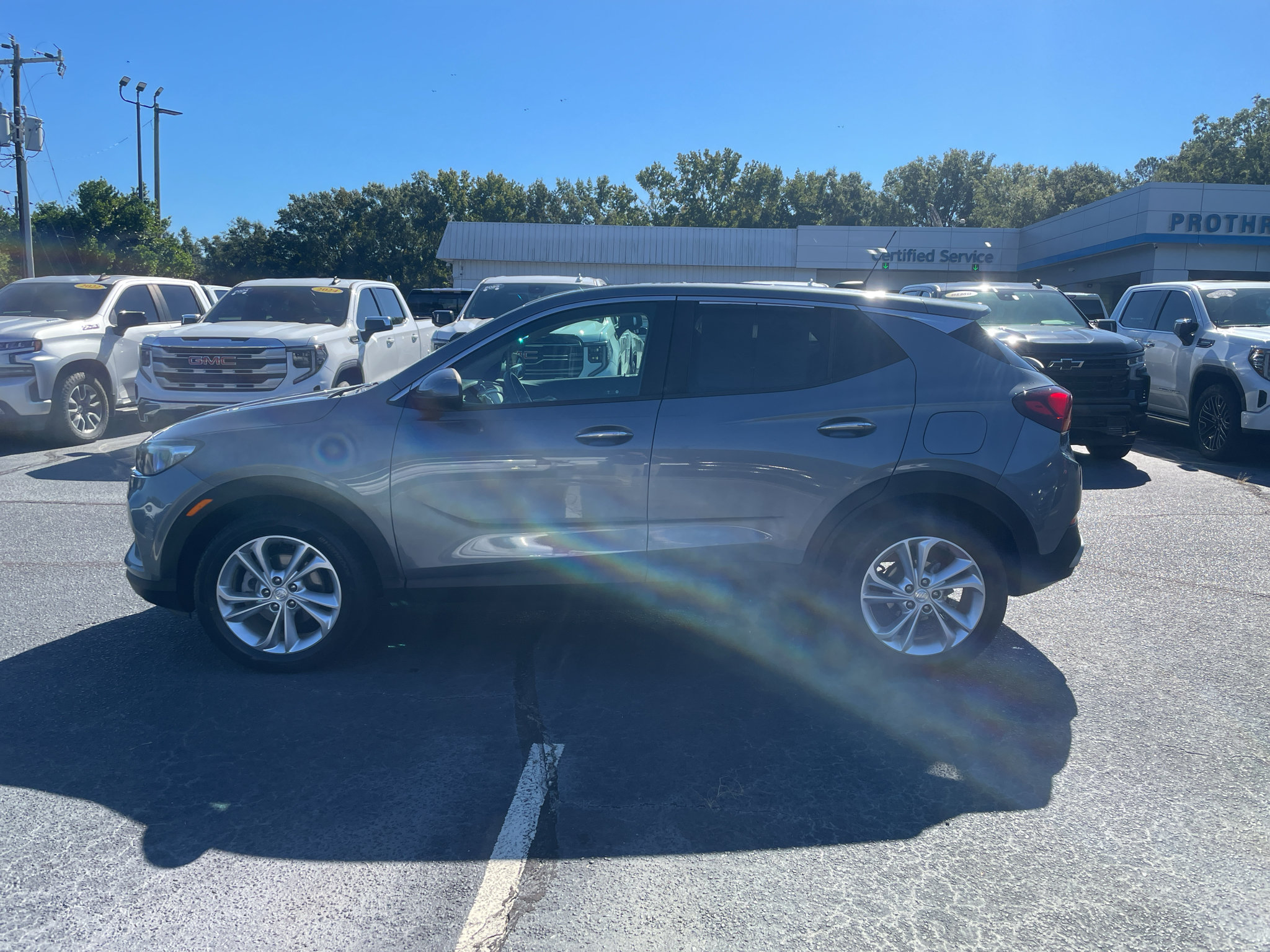Certified 2020 Buick Encore GX Preferred w/ Cold Weather Comfort Package FWD image 1