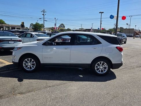 Used 2019 Chevrolet Equinox LS FWD image 4