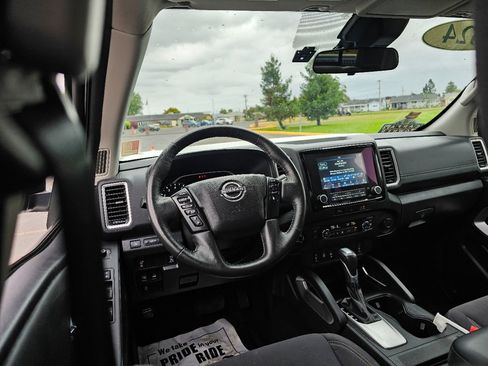 Used 2024 Nissan Frontier SV w/ SV Convenience Package image 19