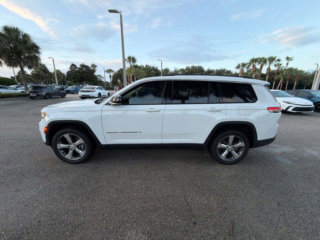 Used 2021 Jeep Grand Cherokee L Limited w/ Trailer Tow Group (B) AWD/4WD image 2