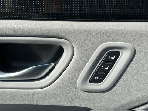 Used 2024 Honda Pilot Elite image 16