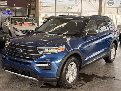 Used 2021 Ford Explorer XLT w/ Equipment Group 202A image 2