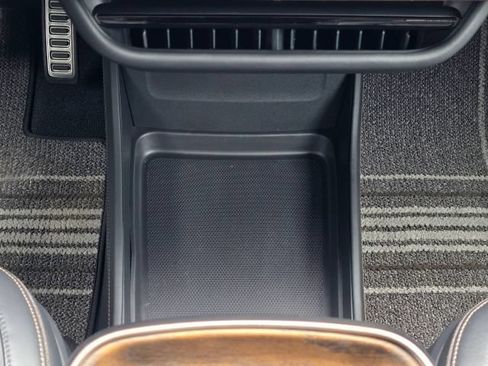 Used 2025 Rivian R1S Premium AWD/4WD image 24