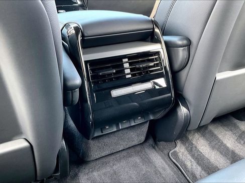 Used 2025 Land Rover Range Rover Sport image 10