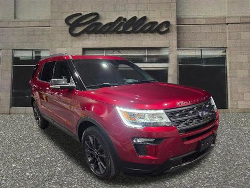 Used 2018 Ford Explorer XLT w/ Equipment Group 202A image 7
