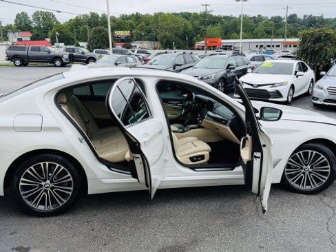 Used 2019 BMW 530i w/ Convenience Package RWD image 16