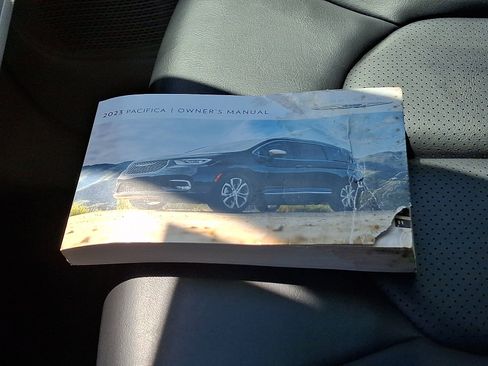 Certified 2023 Chrysler Pacifica Touring-L FWD image 28