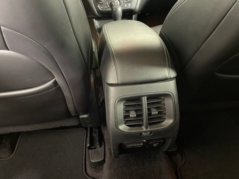 Used 2019 Jeep Cherokee Limited AWD/4WD image 20