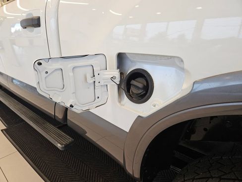 Used 2019 Nissan Titan PRO-4X w/ Pro-4x Convenience Package image 30