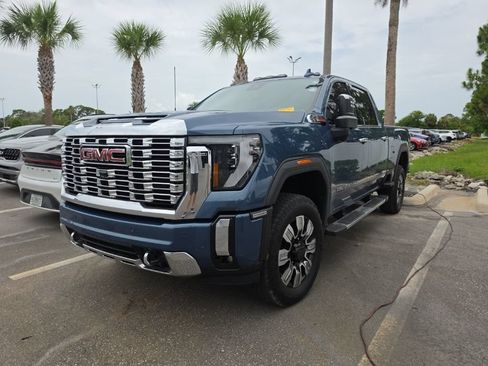 Used 2024 GMC Sierra 2500 Denali w/ Denali Reserve Package AWD/4WD image 4