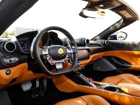 Used 2019 Ferrari Portofino image 28