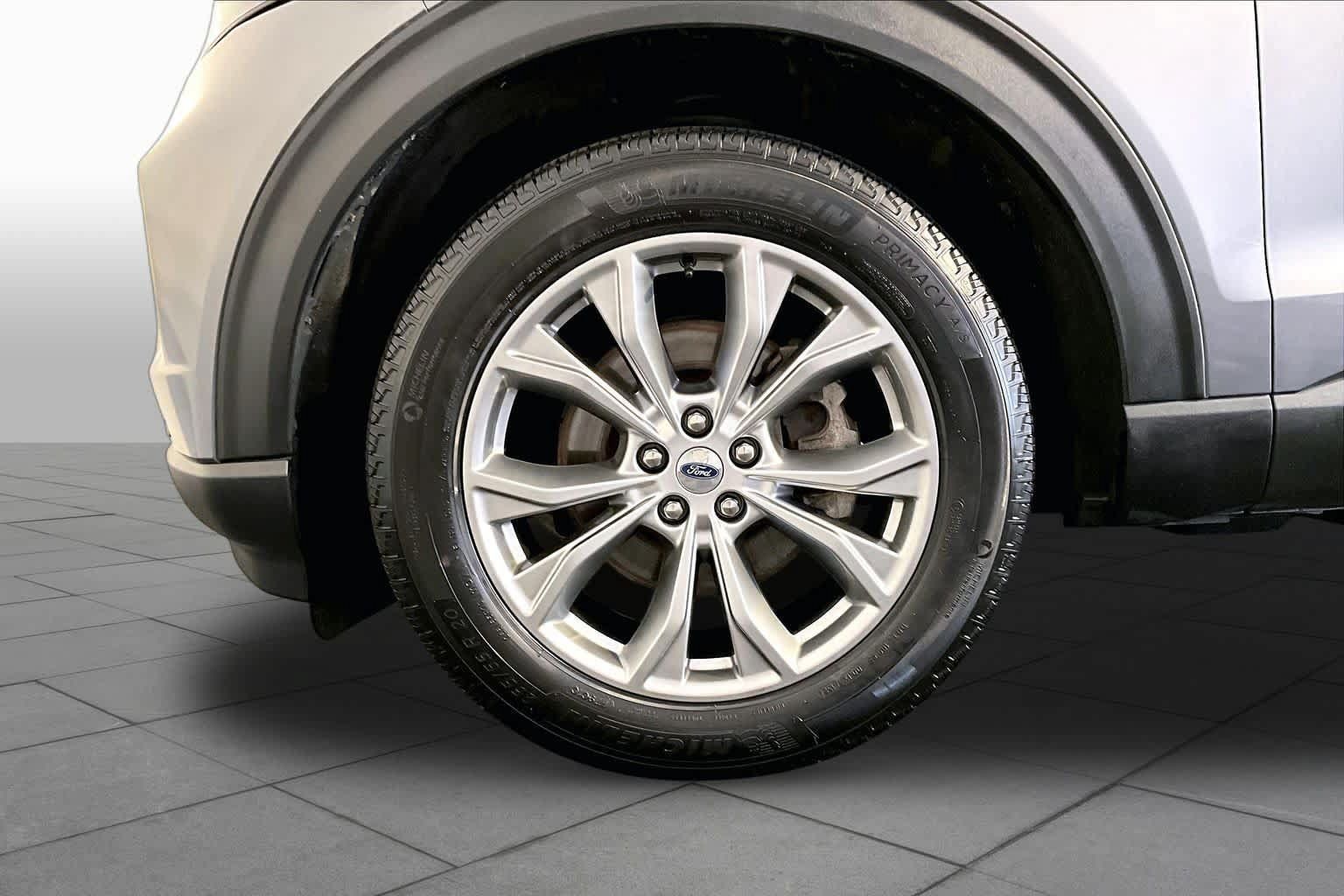 Used 2022 Ford Explorer Limited w/ Equipment Group 301A AWD/4WD image 11