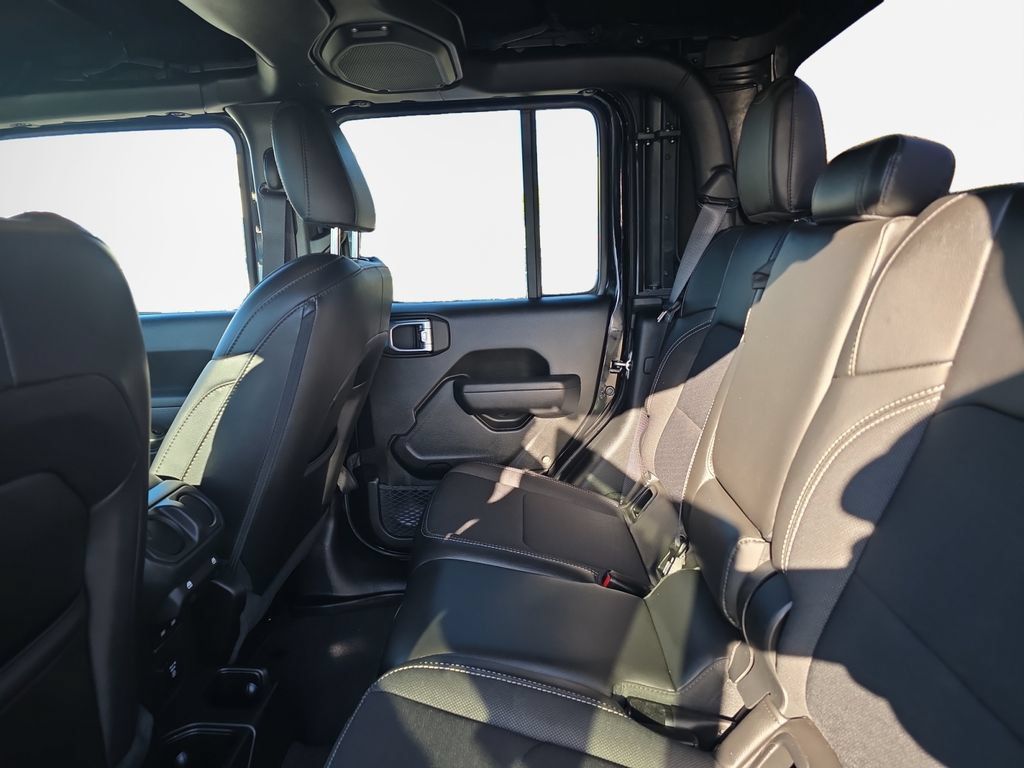 Used 2023 Jeep Gladiator Overland AWD/4WD image 23
