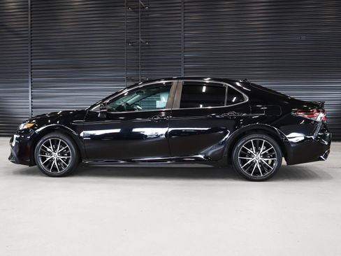 Used 2022 Toyota Camry SE image 13