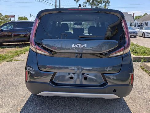 Used 2024 Kia Soul LX w/ Option Group 015 FWD image 5