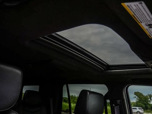 Used 2017 Cadillac Escalade Platinum AWD/4WD image 41
