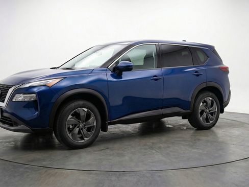 Used 2025 Nissan Rogue SV image 3