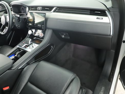 Used 2025 Jaguar F-PACE R-Dynamic S AWD/4WD image 17