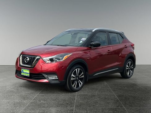 Used 2019 Nissan Kicks SR w/ SR Premium Package FWD image 4