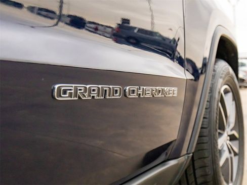 Used 2018 Jeep Grand Cherokee Laredo image 10