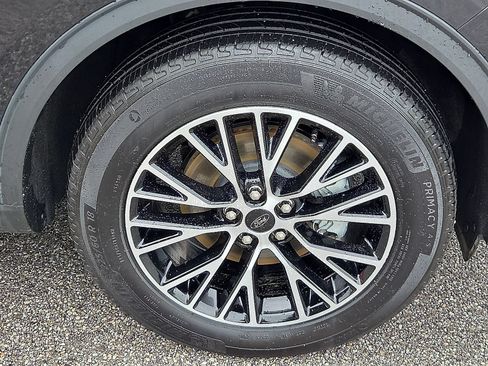 Certified 2025 Ford Escape SE w/ PHEV Premium Package FWD image 7