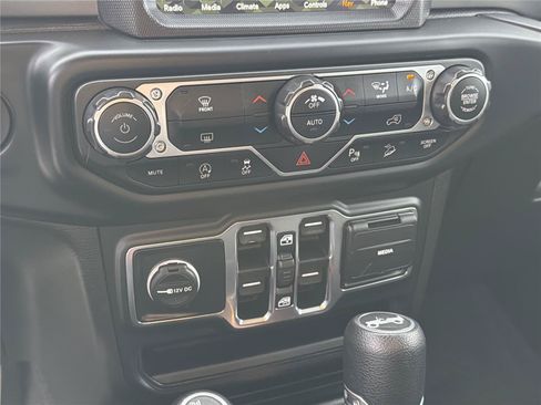 Used 2019 Jeep Wrangler Unlimited Sahara AWD/4WD image 31